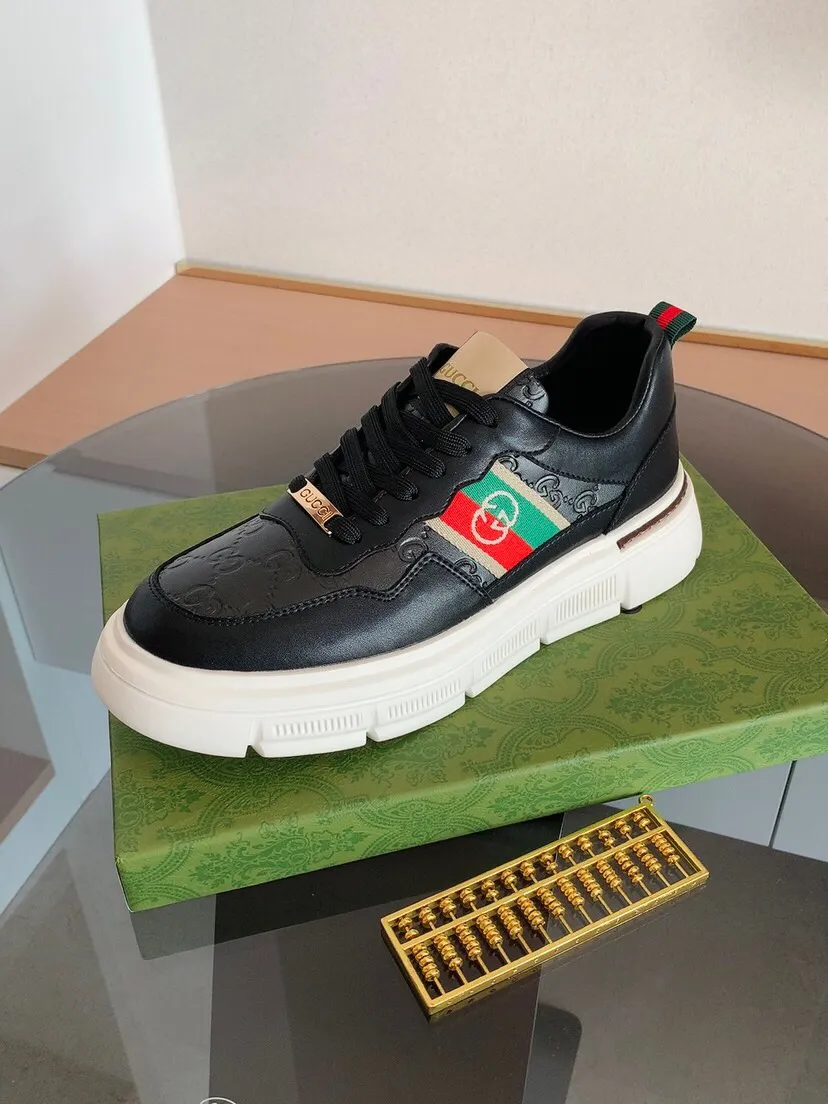 Factory price 400. The new GUCCI (Gucci) is launched at the same time, new men's shoes, 😘fabrics are selected imported cowhide, lining: sheepskin lining. 👍🏿 High-end ☄️ air-cushion molded anti-slip rubber outsole, exquisite lines, simple and elegant, comfortable and high-end for leisure travel. Code number: 38 to 44 (45 can be customized and cannot be returned or exchanged)